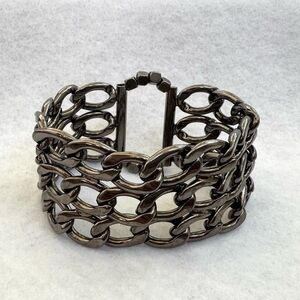 Chain Bracelet. Silver Tone and Elastic Band.